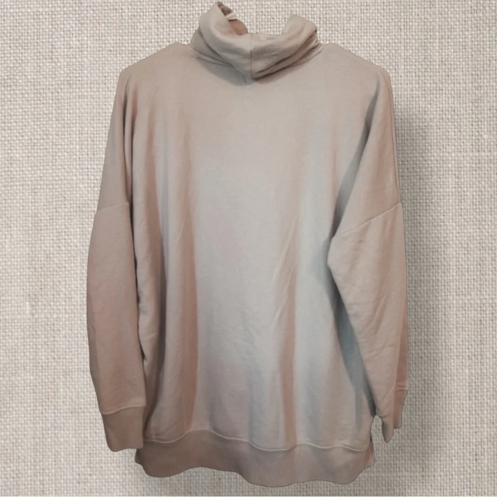 𝐀𝐄𝐑𝐈𝐄 𝐂𝐑𝐄𝐀𝐌 𝐂𝐎𝐖𝐋 𝐍𝐄𝐂𝐊 𝐒𝐈𝐃𝐄 𝐒𝐏𝐋𝐈𝐓𝐒 𝐒𝐖𝐄𝐀𝐓𝐒𝐇𝐈𝐑𝐓 - Picture 3 of 4